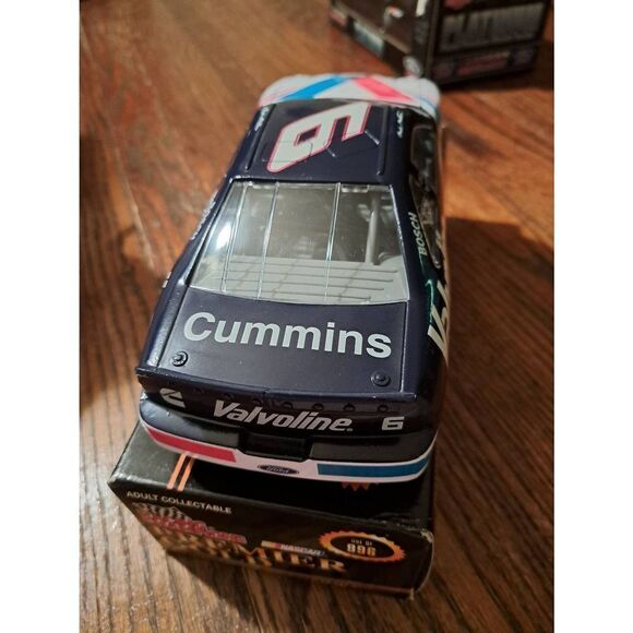 Vintage 96 Racing Champions Mark Martin Valvoline Die Cast Nascar Race Car - Picture 8 of 12